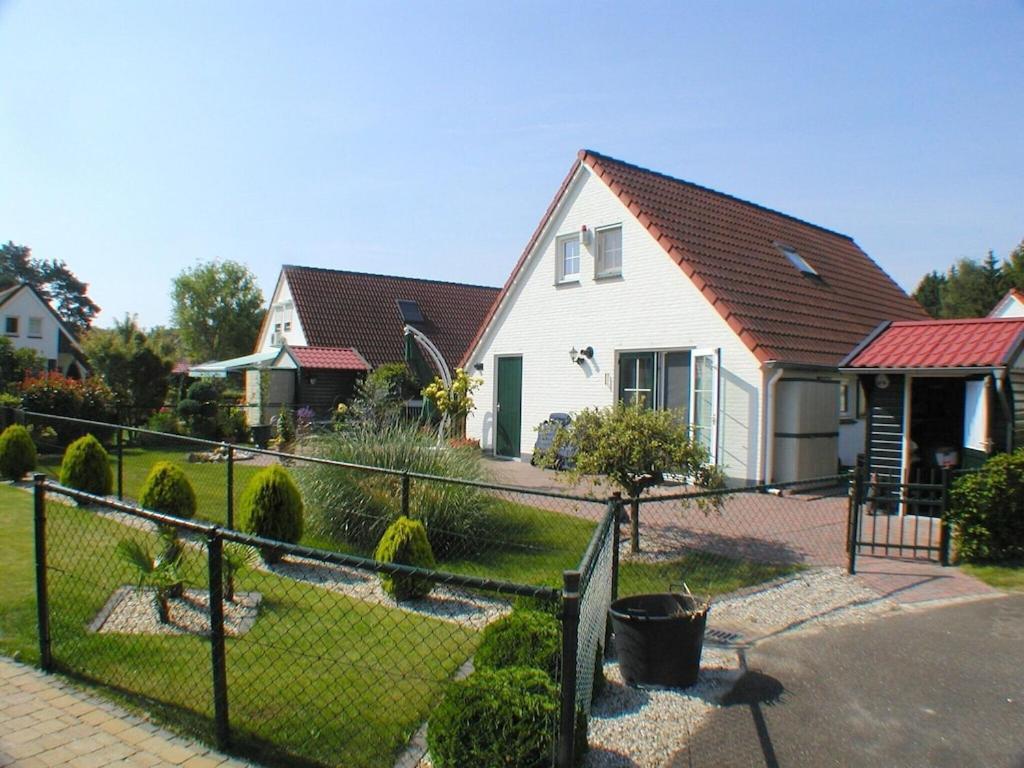 Freistehendes Ferienhaus Am See Naehe Roermond Heel Εξωτερικό φωτογραφία