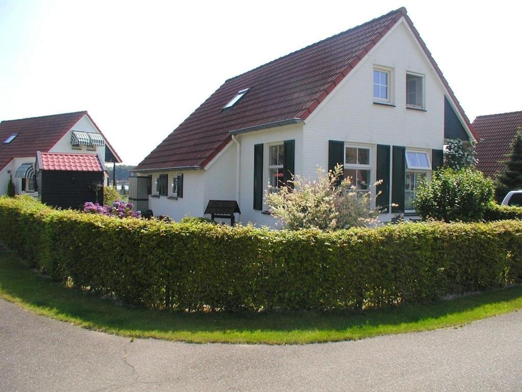 Freistehendes Ferienhaus Am See Naehe Roermond Heel Εξωτερικό φωτογραφία