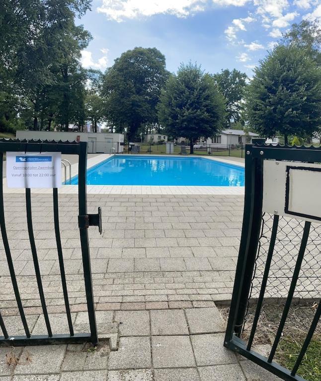 Freistehendes Ferienhaus Am See Naehe Roermond Heel Εξωτερικό φωτογραφία